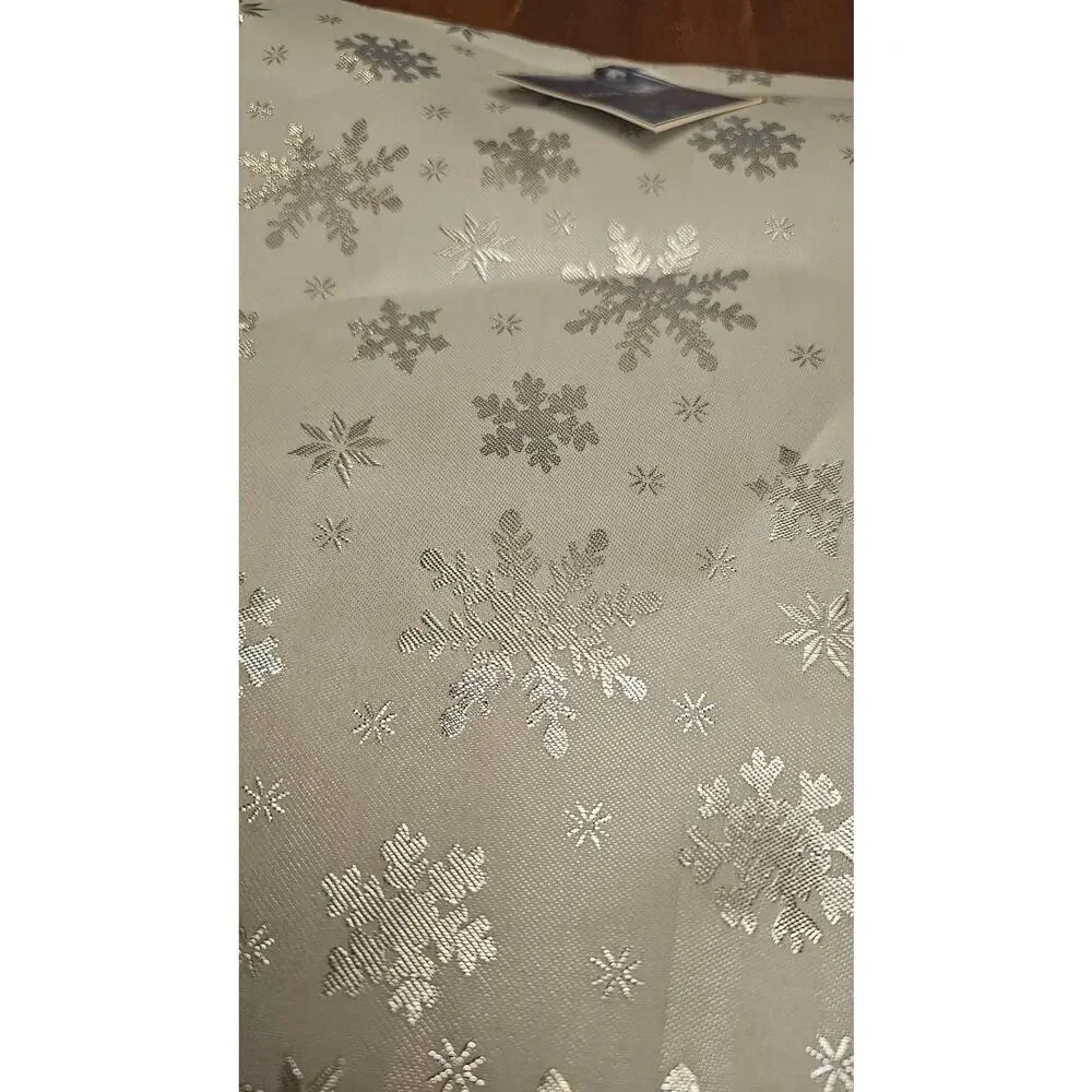 VTG Kmart Silver/whiteChristmas Glitter‎ Snowflake Jaclyn Smith New table runner